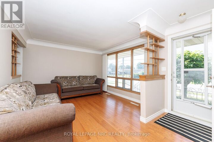 Property Photo:  409 Broadway Avenue  ON L3C 5M3 