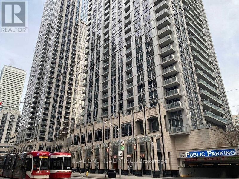 Property Photo:  761 Bay Street 1713  ON M5G 2R2 