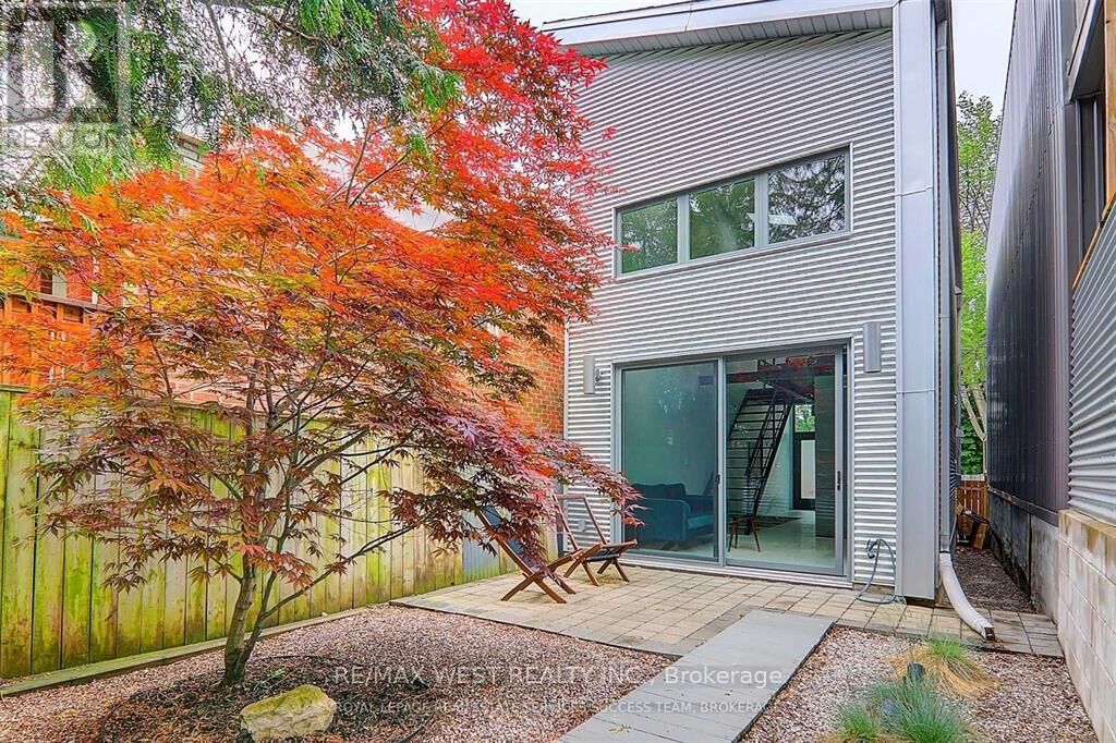 Property Photo:  781 Craven Road  ON M4L 2Z7 