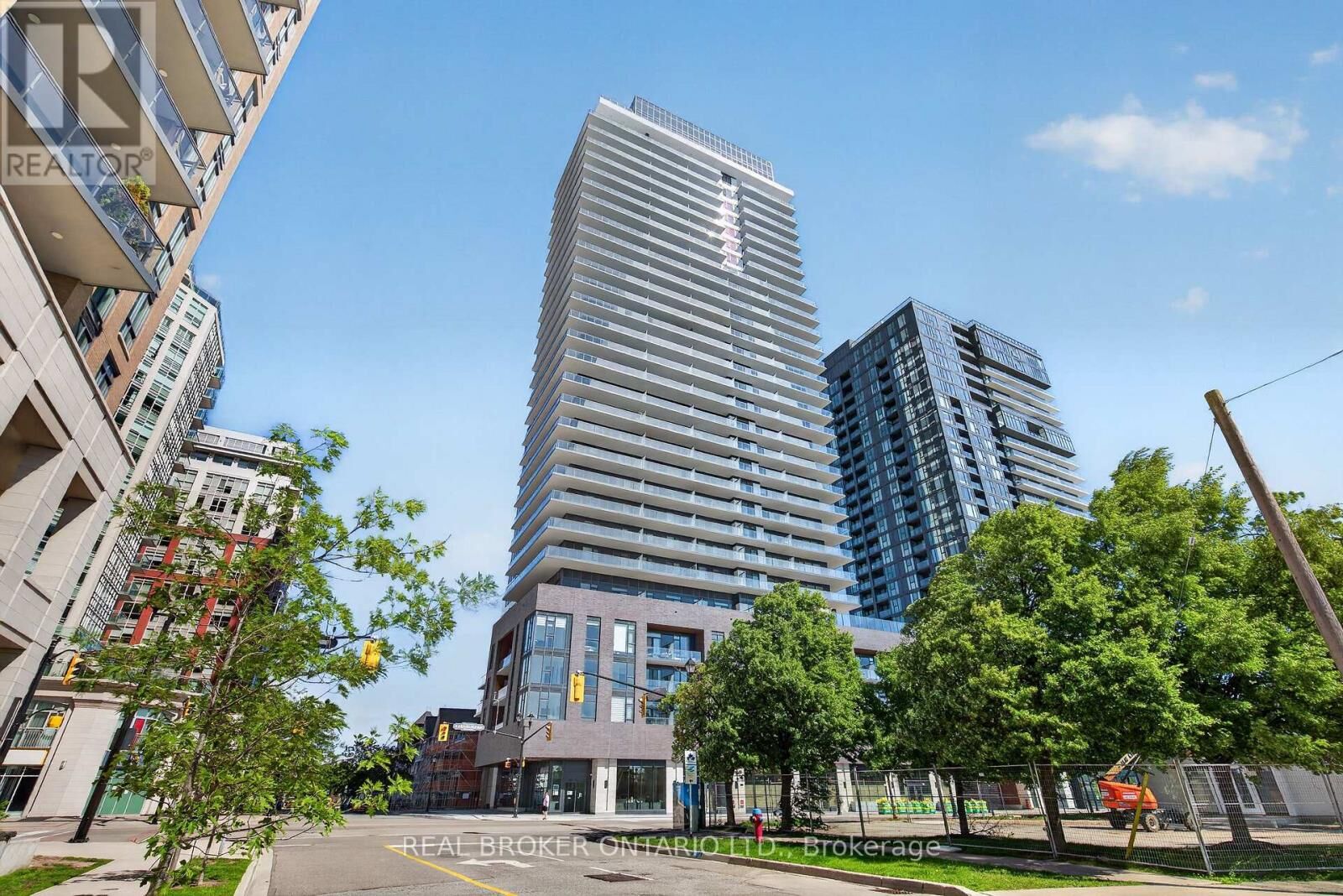 Property Photo:  2075 Lakeshore Road 1411  ON L7R 0H3 