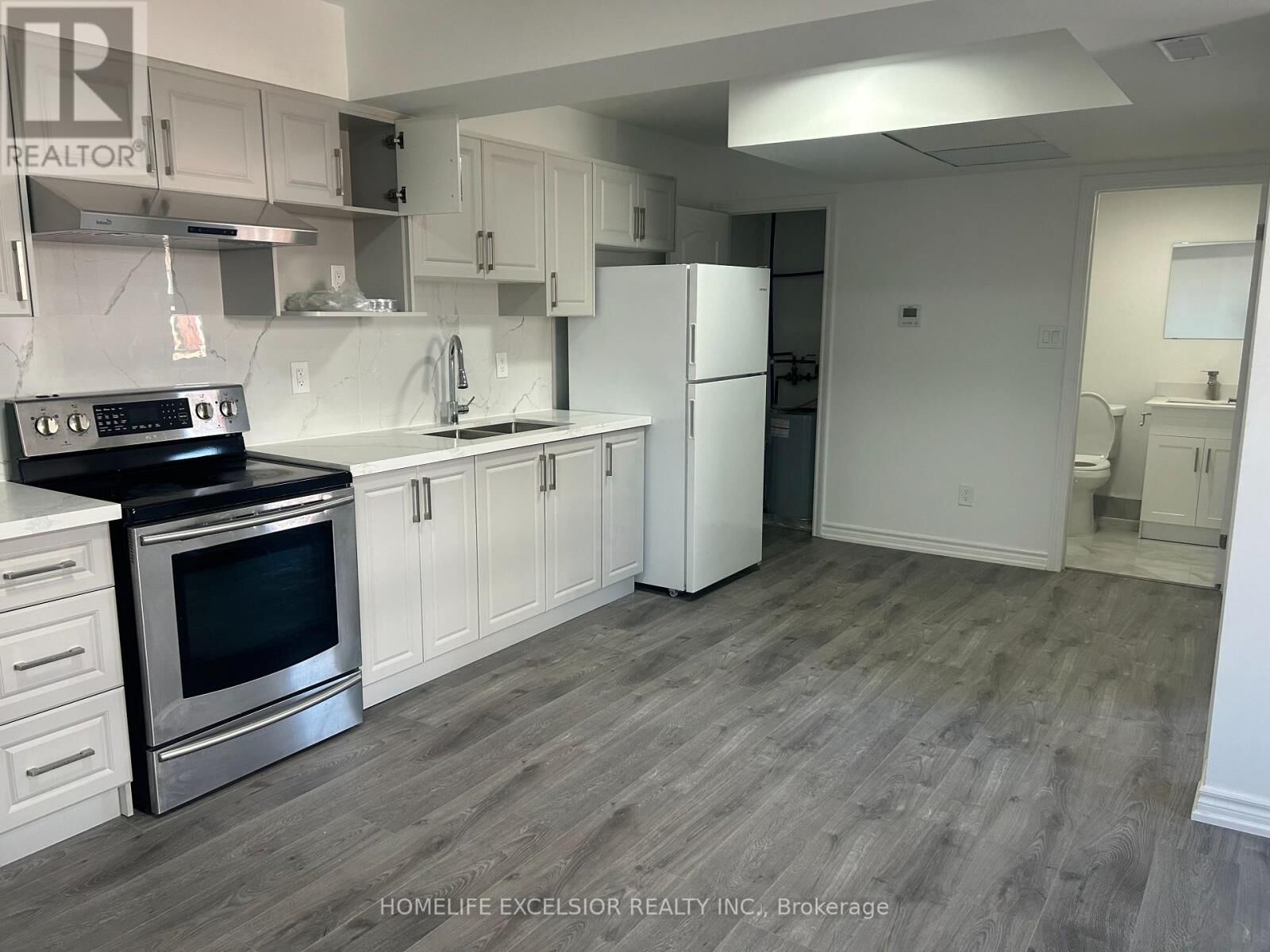Property Photo:  3 Simcoe Street South Unit 6  ON L1H 1A9 