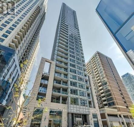 Property Photo:  21 Balmuto Street 1004  ON M4Y 1W4 