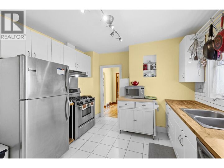 Property Photo:  549 Edmonton Avenue  BC V2A 2H1 