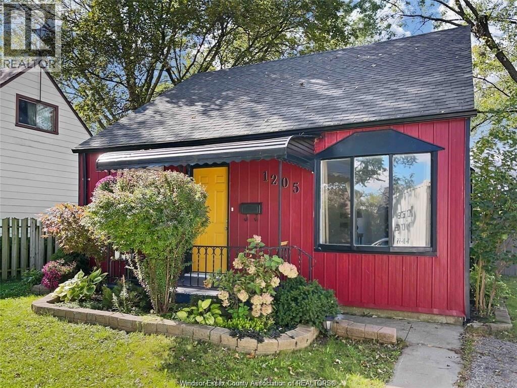 Property Photo:  1205 Oak Avenue  ON N8X 2B2 