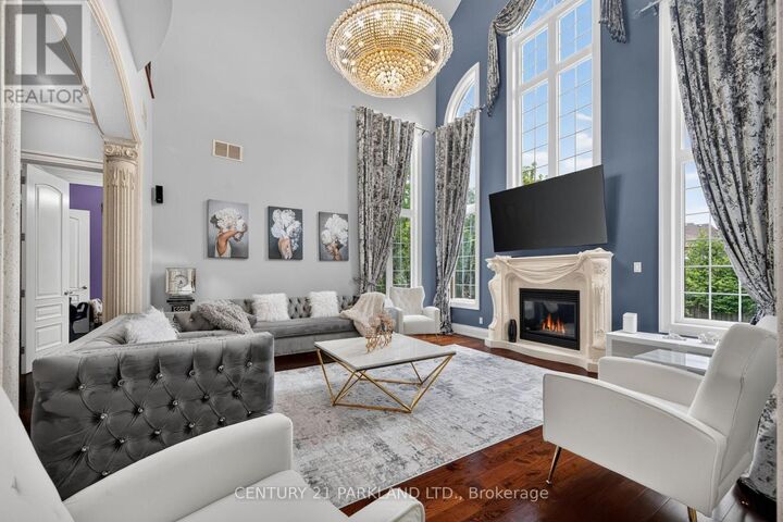 Property Photo:  101 Elgin Mills Road West  ON L4C 4M1 