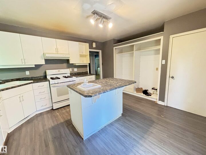 Property Photo:  6713 106 Street NW  AB T6H 2W1 
