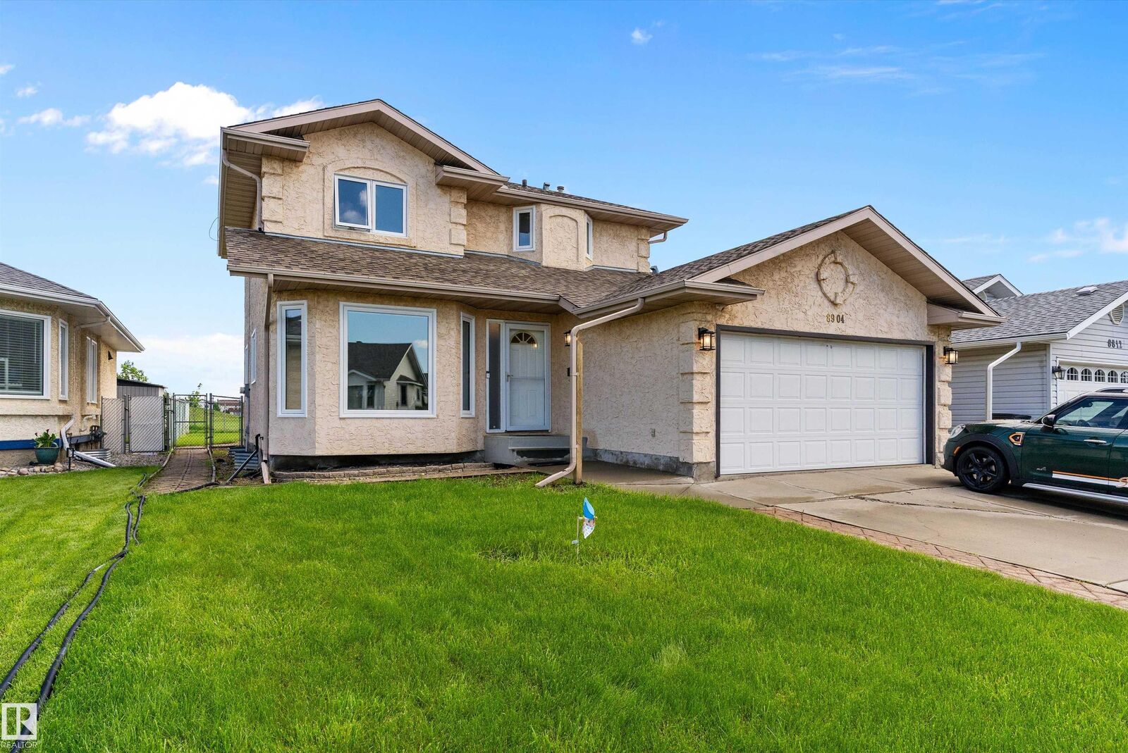 Photo de la propriété:  8904 170A Avenue NW  AB T5Z 2Y7 