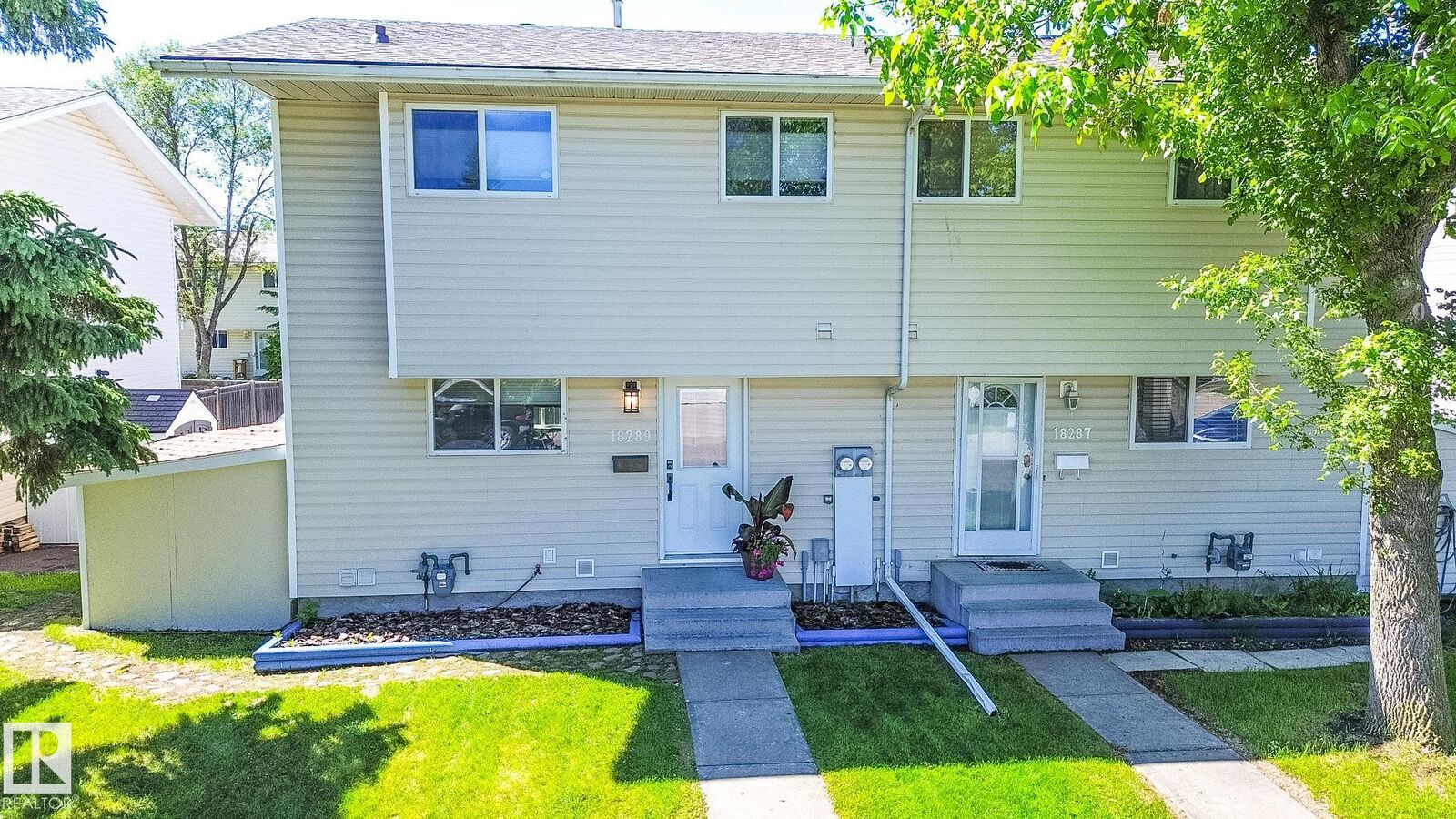 Property Photo:  18289 74 Avenue NW  AB T5T 2G6 