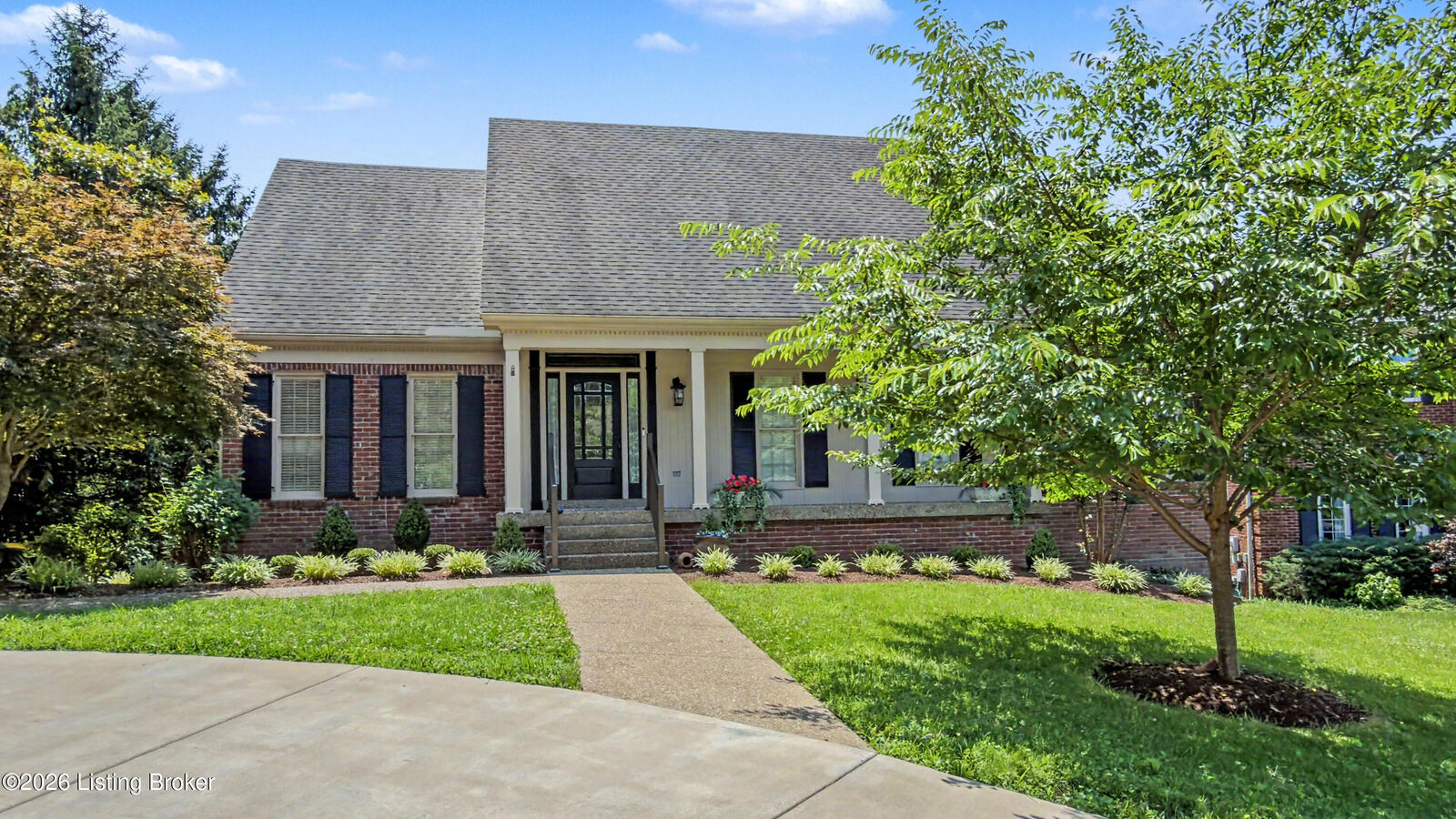 Property Photo: 10704 High Grove Pl KY 40223