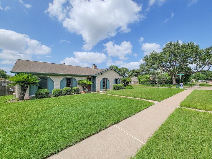Property Photo:  9202 Benning Drive  TX 77031 