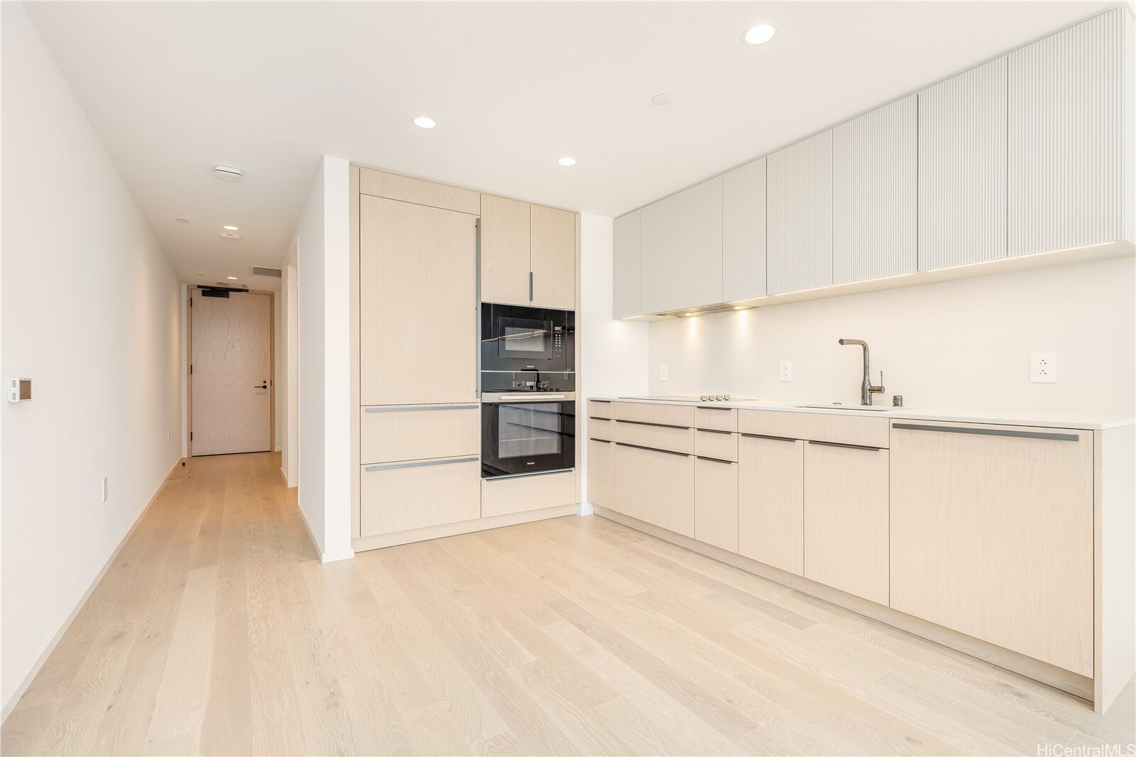 Property Photo: 333 Ward Avenue 1409 HI 96814