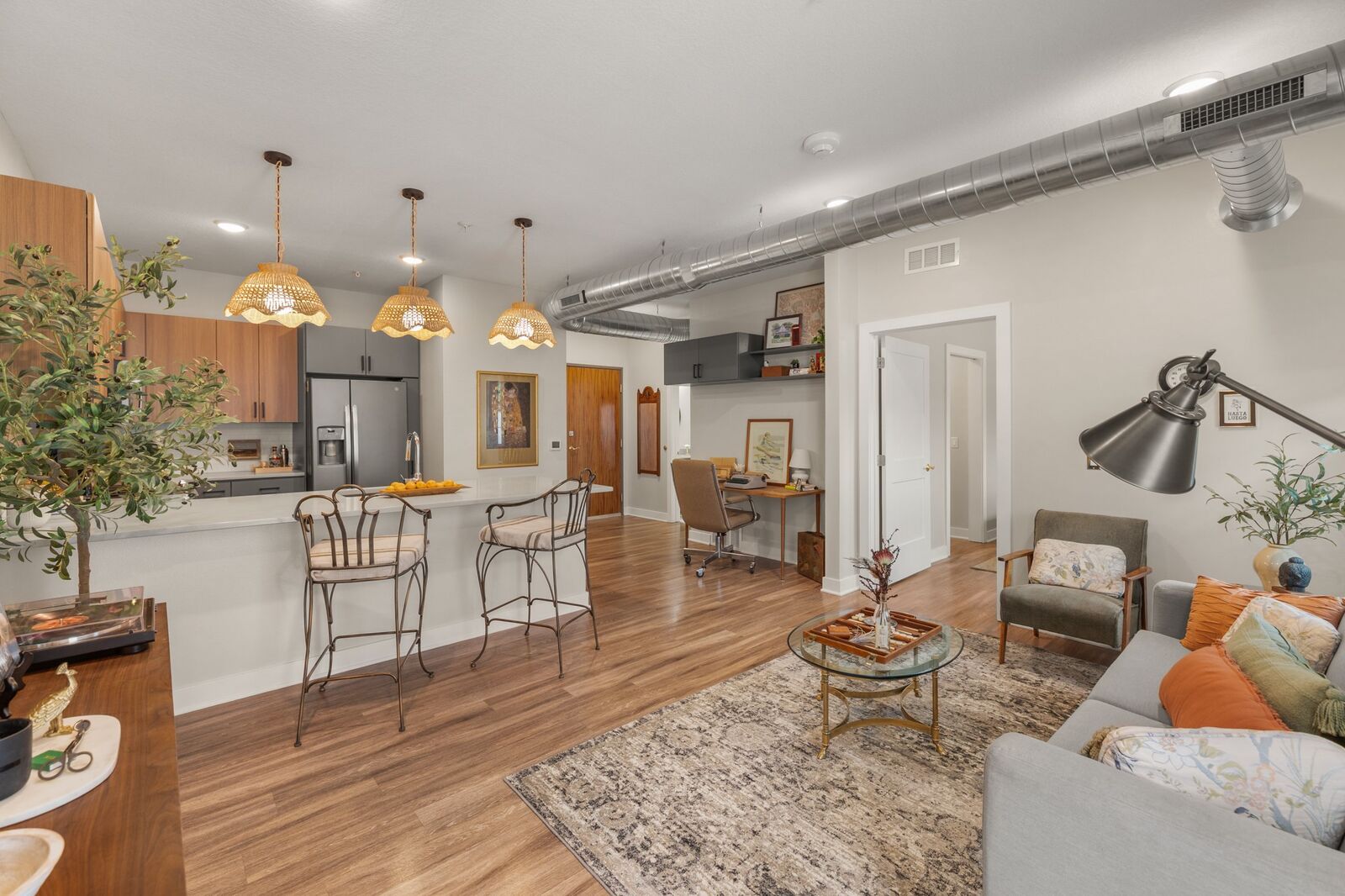 Property Photo: 450 SW 7th Street 104 IA 50309