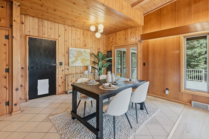 Property Photo:  1423 Main Street  IA 50219 