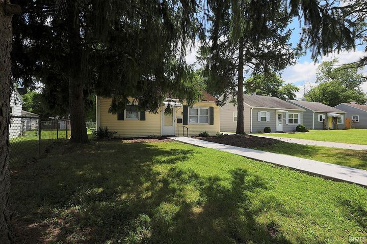 Property Photo:  1933 W 4th Street  IN 46808-2506 