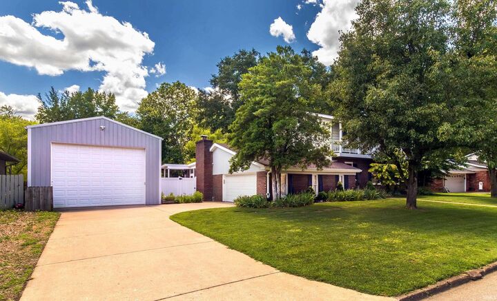 Property Photo:  406 Holly Hill Drive  IN 47710 