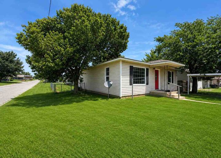 Property Photo: 213 W Tenneppee OK 73541