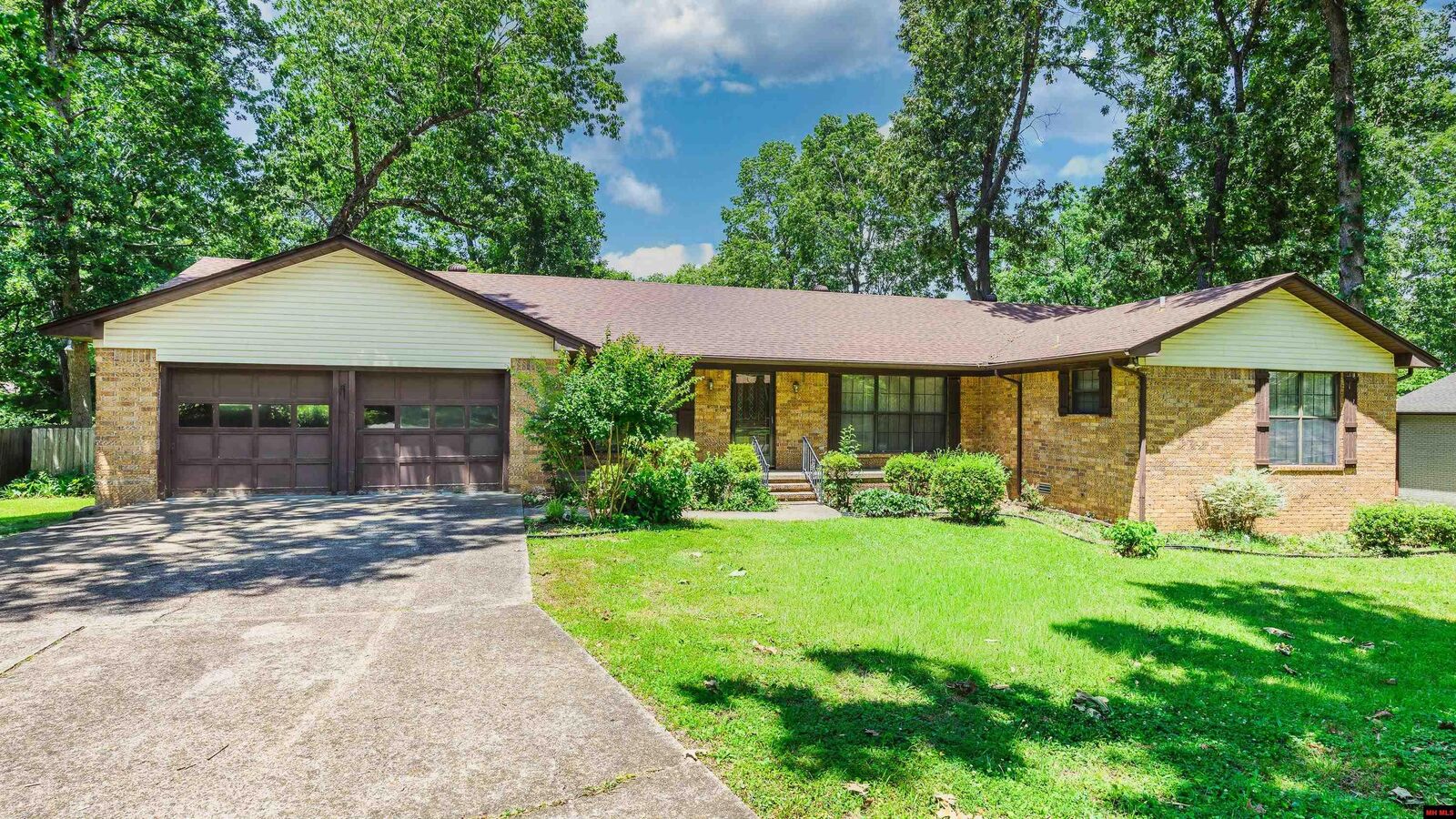 Property Photo:  809 Columbia Avenue  AR 72653 