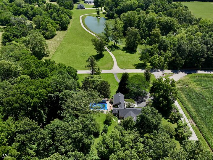 Property Photo:  962 E 375 S  IN 46131 