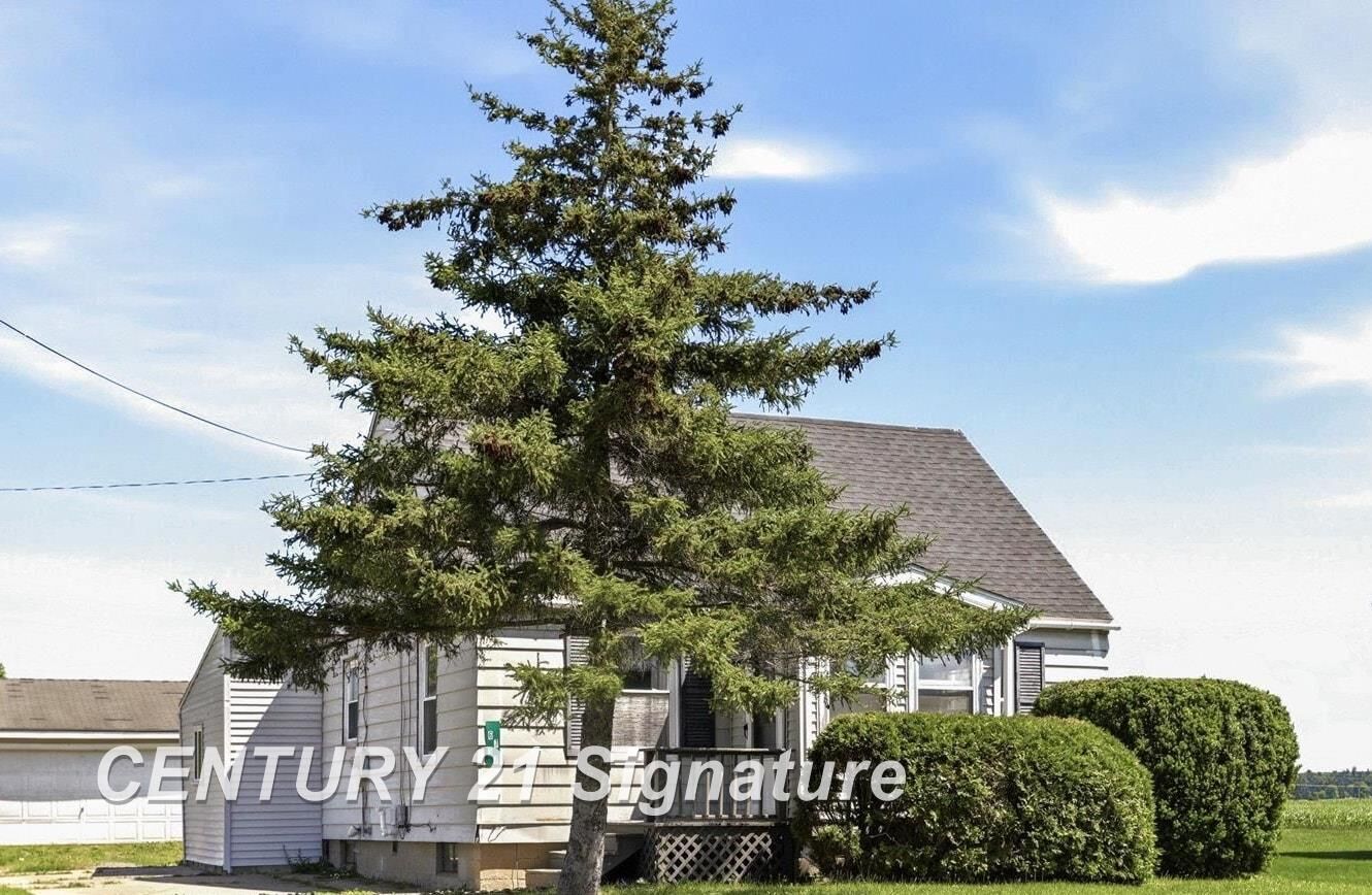Property Photo:  6737 Dixie Highway  MI 48722 