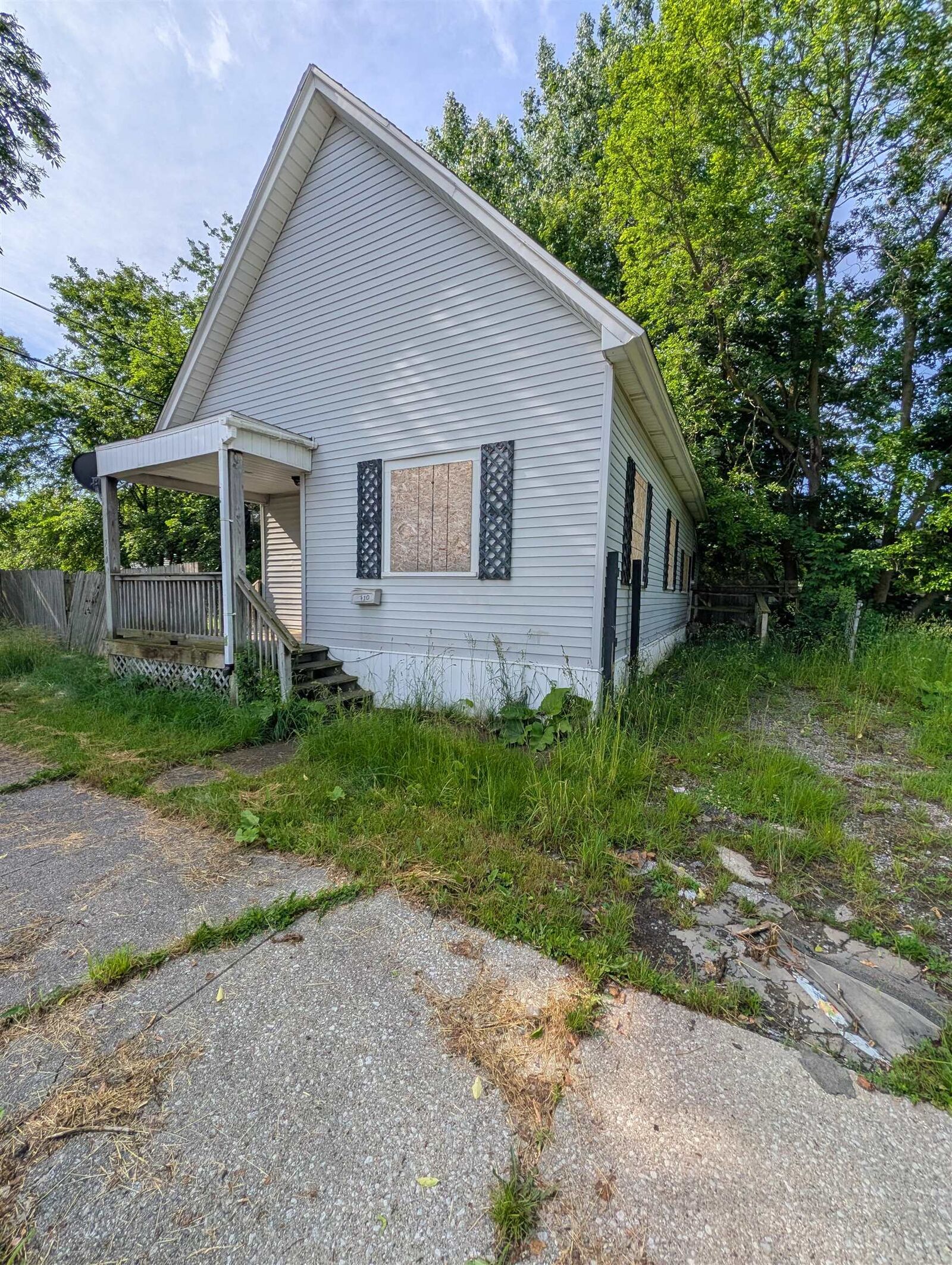 Property Photo:  710 Holden Street  MI 48601 