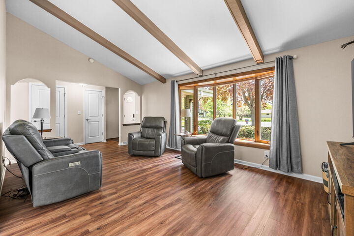 Property Photo:  W248n9575 Norwauk Ct  WI 53017 
