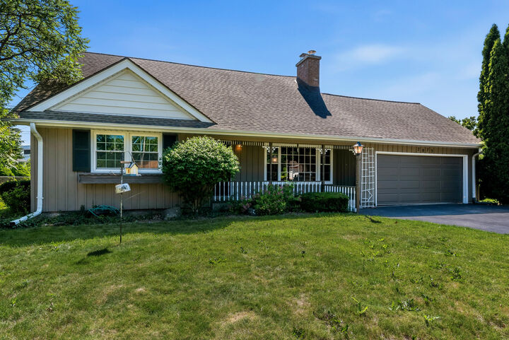 Property Photo:  7873 N Edgeworth Dr  WI 53223 
