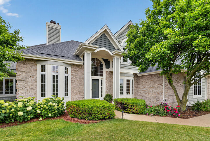 Property Photo:  1411 Windy Knoll Dr  WI 53033 