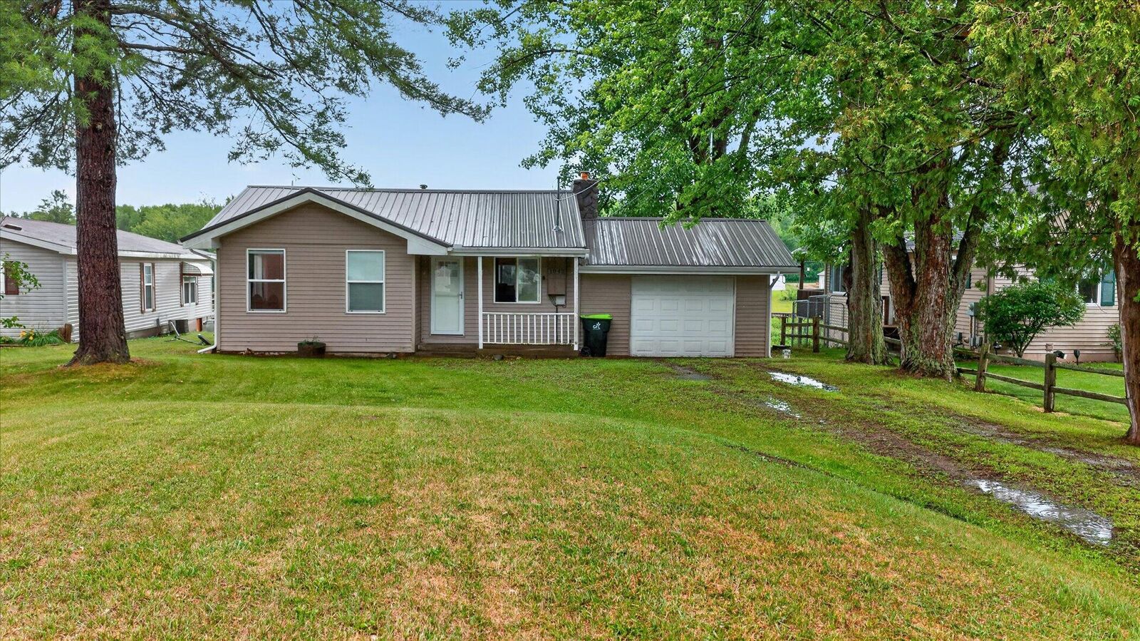 Property Photo:  1043 McKimmy Drive  MI 48612 