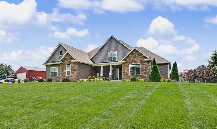 Property Photo:  801 Trailblazer Lane  IL 61856 