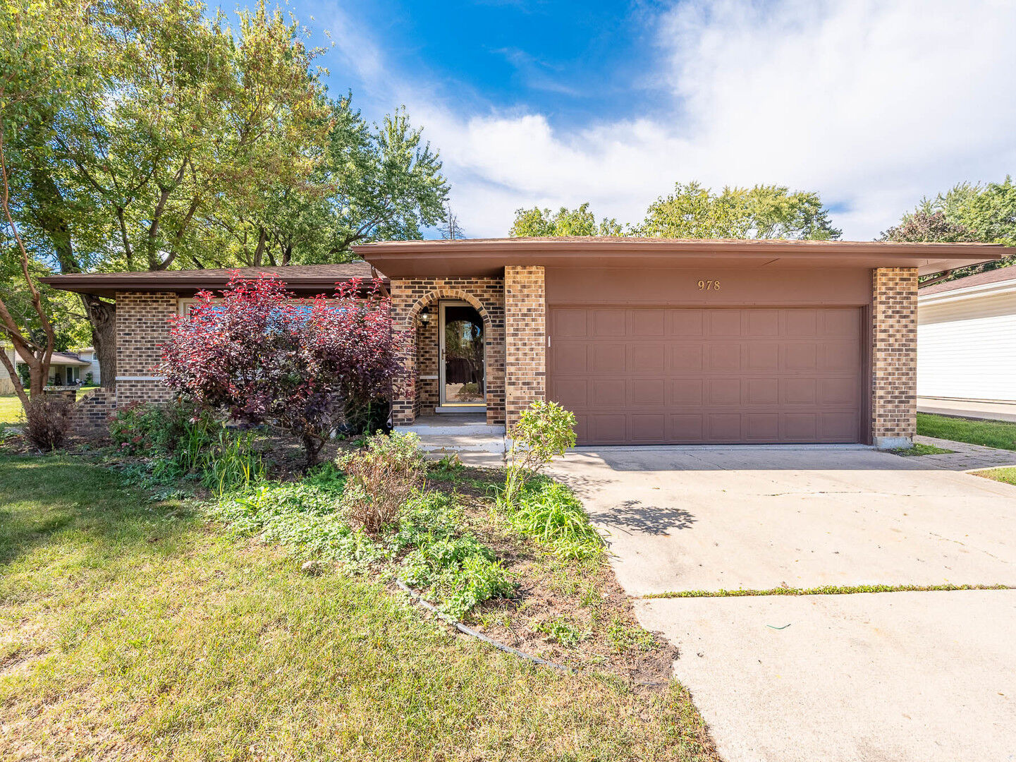 Property Photo: 978 Sycamore Lane IL 60103