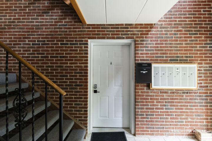 Property Photo:  616 E 5th Avenue 101  IL 60563 