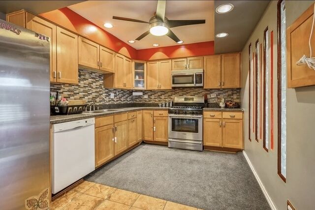Property Photo:  711 Tipperary Court 2D  IL 60193 