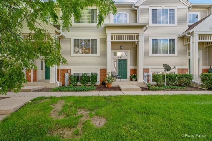 Property Photo: 435 Cary Woods Circle 435 IL 60013