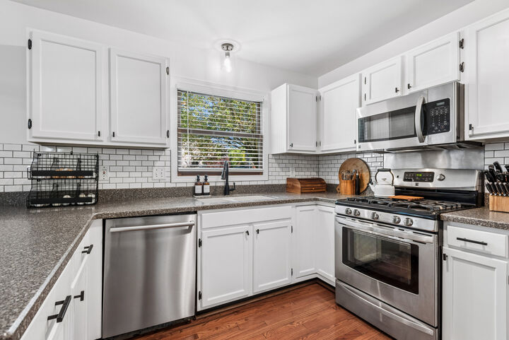 Property Photo:  1611 Beels Court  IL 60510 