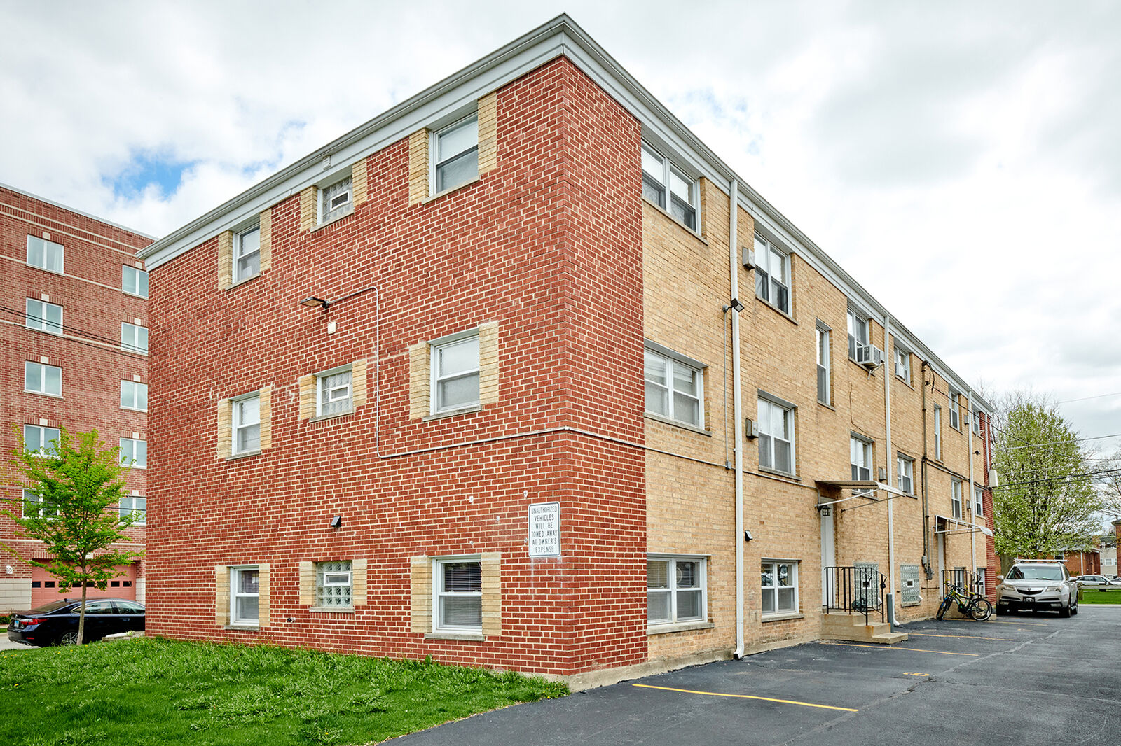 Property Photo:  416 Laurel Avenue 1  IL 60016 