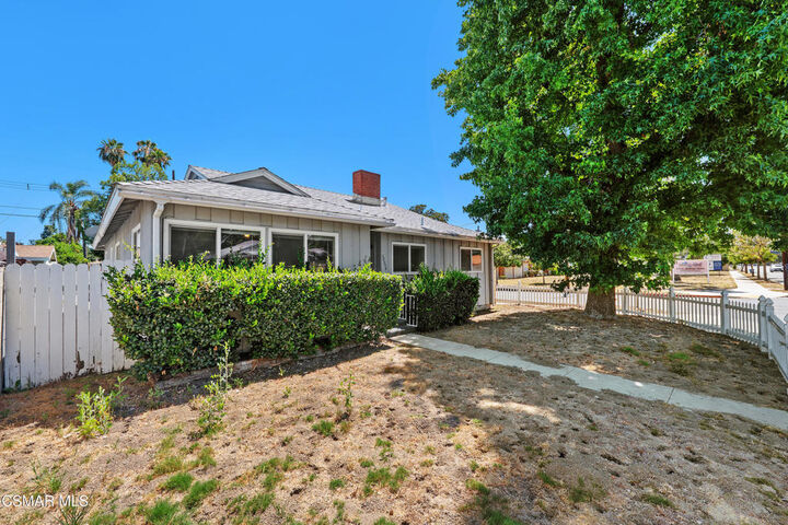 Property Photo:  18954 Saticoy Street  CA 91335 