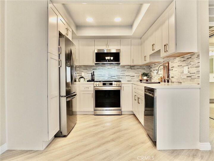 Property Photo: 2805 E East 3rd Street 6 CA 90814