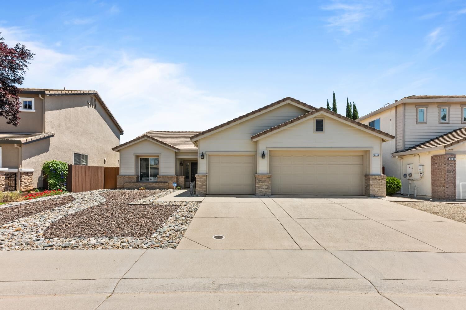 Property Photo:  1616 Apple Way  CA 95747 