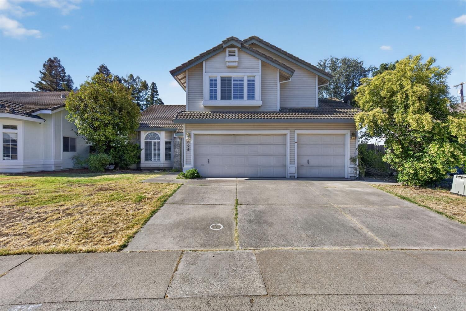 Property Photo:  625 Vernon Oaks Drive  CA 95678 
