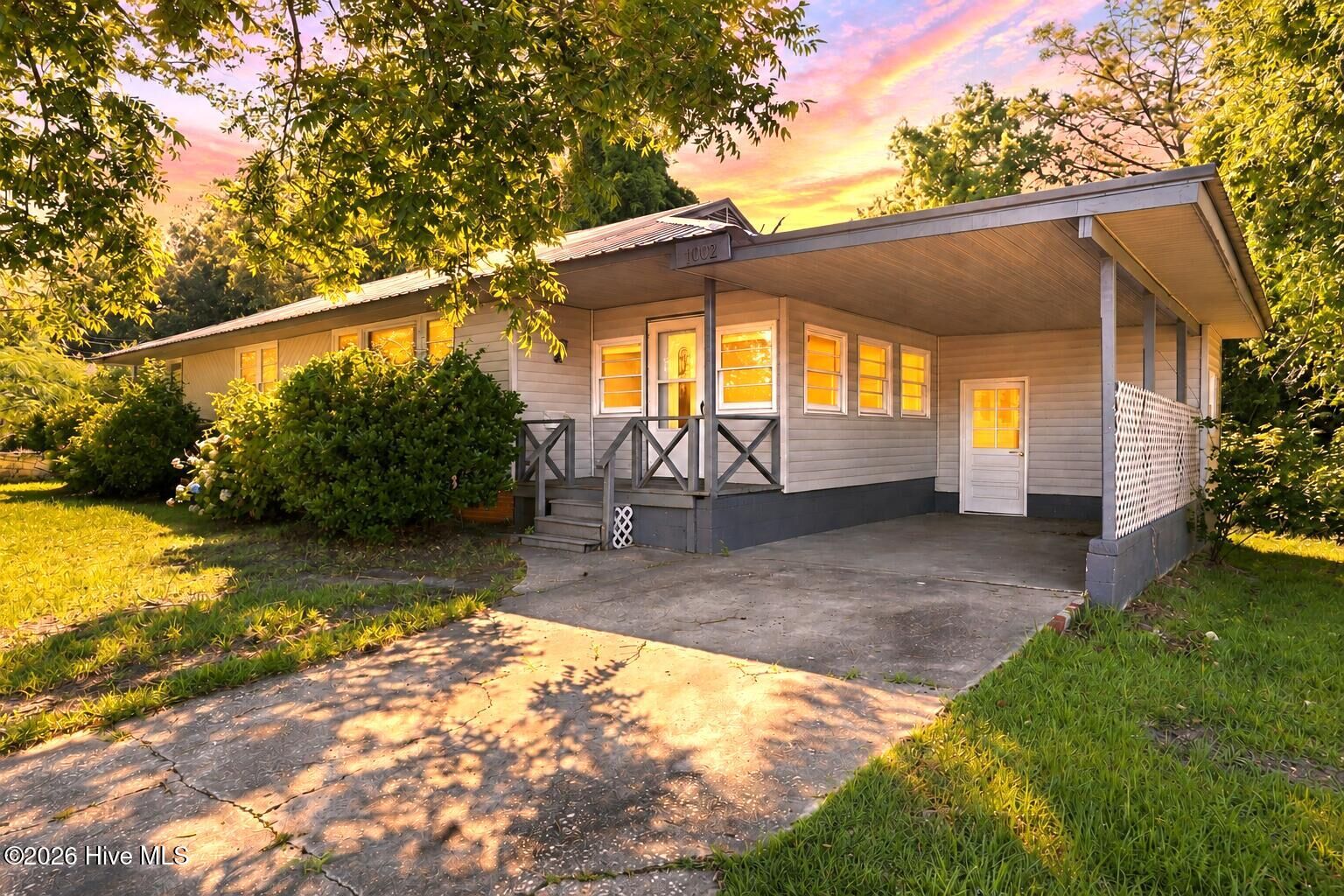 Property Photo:  1002 River Street  NC 28540 