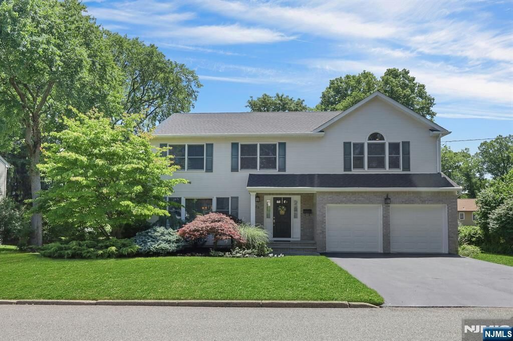 Property Photo:  25 Hollywood Avenue  NJ 07630 