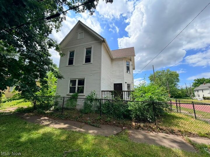 Property Photo:  2982 E 67th Street  OH 44127 