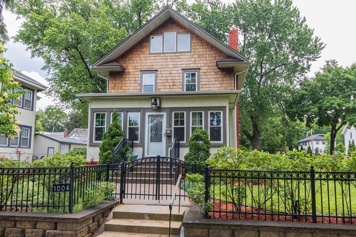 Property Photo:  1004 Sheridan Avenue N  MN 55411 