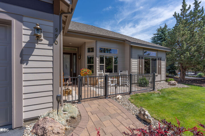 Property Photo: 990 Victoria Falls Drive OR 97756