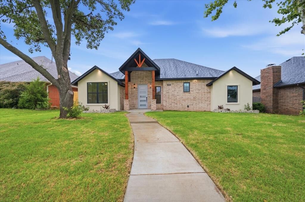 Property Photo:  808 NW 141 Street  OK 73013 