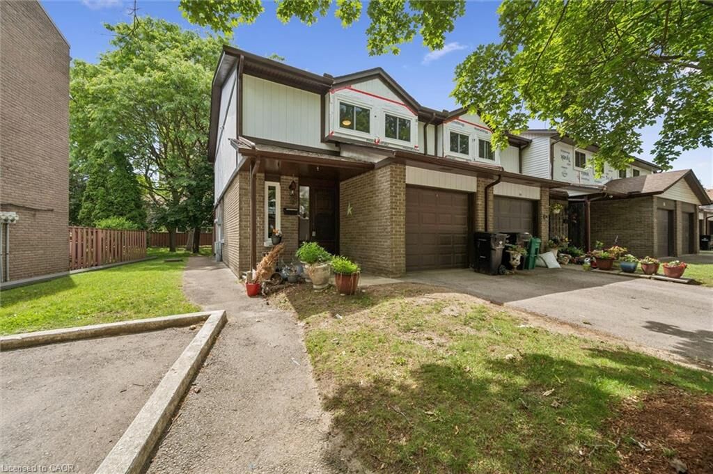 Property Photo:  46 Cedarwoods Crescent  ON N2C 2L7 