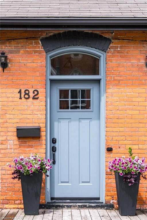 Property Photo:  182 Charlton Avenue W  ON L8P 2E1 