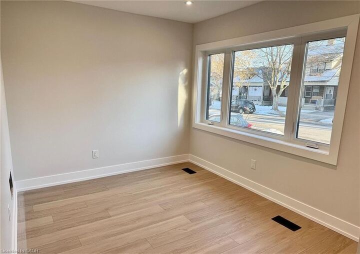 Property Photo:  246 Marlborough Street Unit 1  ON N3S 4T3 