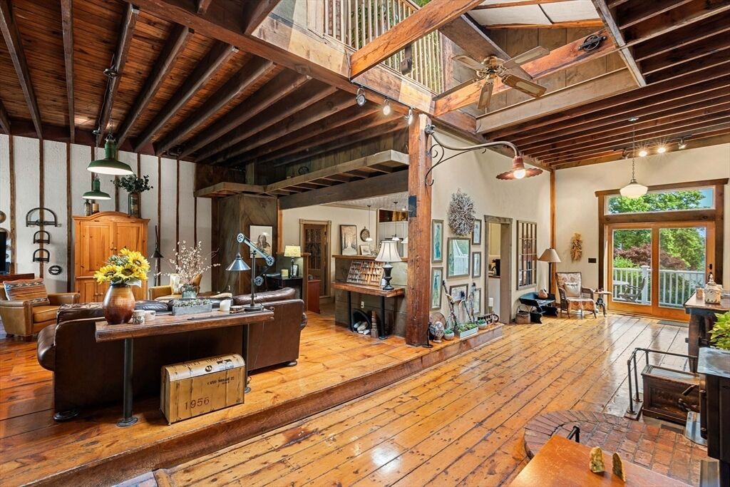 Property Photo: 14 Fenno Way MA 01908