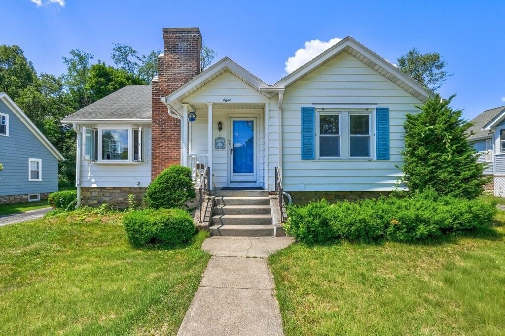 Property Photo:  8 Knowles Rd  MA 01602 